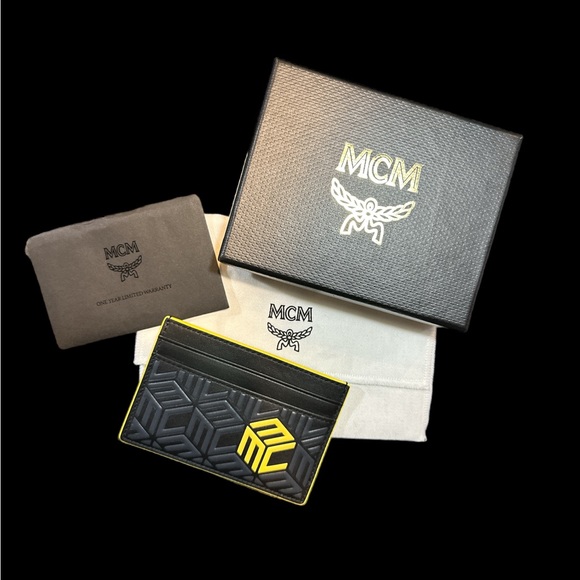 NIB Full Inclusion MCM Card Holder - Picture 2 of 7